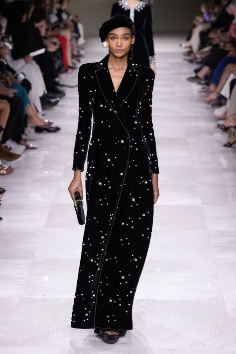 giorgio armani prive haute couture fall winter 2024 Giorgio Armani Designer, 2024 Couture, Expensive Fashion, Amanda Wakeley, Atelier Versace, Armani Prive, Couture Week, Fashion Show Collection, Royal Fashion