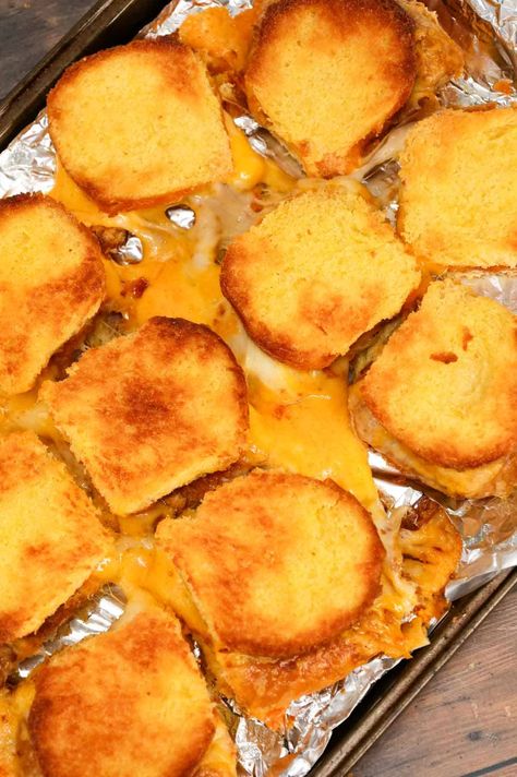 Appetizer Grilled Cheese, Baked Mini Grilled Cheese, Sliders With Soup, Grilled Cheese For Large Group, Sides With Grilled Cheese, Grill Cheese For A Crowd, Grill Cheese Sliders, Grilled Cheese Party Ideas, Kings Hawaiian Mini Grilled Cheese