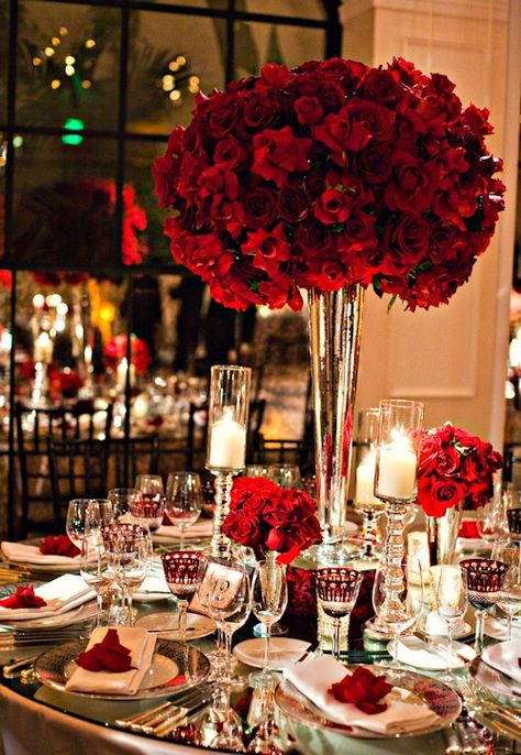 elegant wedding centerpieces with red roses - Google Search Engagement Moments, Red Roses Centerpieces, Asia Wedding, Ruangan Studio, Red Wedding Theme, Rustic Wedding Decorations, Luxurious Decoration, Tafel Decor, Decoration House