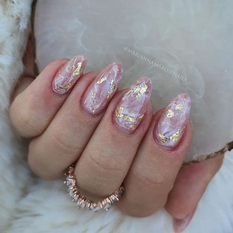 Pink With Gold Flakes Nails, Pink Marmor Nails, Pink Nails Gold Flakes, Marble Nails Acrylic, Pink Marble Nails With Gold Flakes, Pale Pink Marble Nails, Art Deco Nails, Nails Desing, Acrylic Nails Coffin Short