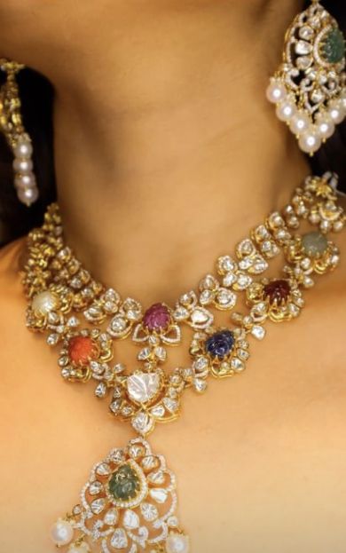 Mangtika Jewellery, Mangtika Jewellery Gold, Navaratna Jewellery, Jadau Necklace, Indian Jewellery Gold, Gold Jewelry Outfits, Fancy Jewelry Necklace, Stone Jewellery, Gold Brooch