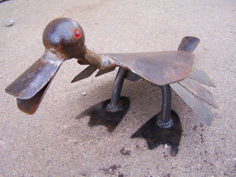 Duck Sculpture, Welding Crafts, Iron Water, Recycled Metal Art, Duck Bird, Welding Art Projects, Horseshoe Art, Metal Tree Wall Art, Metal Yard Art