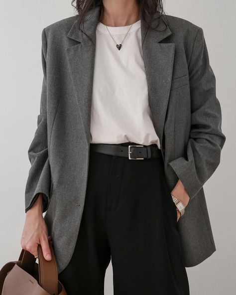 Tomboy Business Casual Outfits, Tomboy Fall Outfits, Corporate Fits, Gray Shirt Outfit, Stylish Images, Corporate Girl, White Tops Outfit, Money Aesthetics, Tomboy Aesthetic