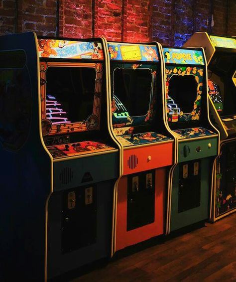 Man Cave Video Game Room, Game Room Arcade, 80s Video Games, Arcade Room, 80s Theme, Video Game Rooms, Vintage Video Games, Vintage Videos, Video Game Design