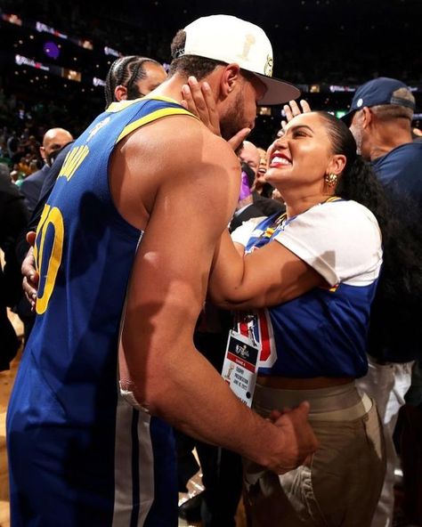 Steph Curry Ayesha Curry, Ayesha Curry And Stephen Curry, Stephen And Ayesha Curry, Steph Curry And Ayesha, Stephen Curry And Ayesha Curry, Nba Couples, Nba Wife Aesthetic, Steph And Ayesha Curry, Stephen Curry Wife