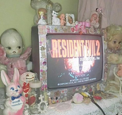 Whats Wallpaper, Dreamcore Weirdcore, Old Tv, Creepy Cute, Grunge Aesthetic, Pastel Goth, Resident Evil, Pink Aesthetic, Dark Aesthetic