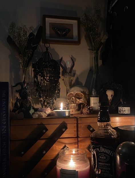 Satanic Decor, Satanic Altar Ideas, Satanic Home Decor, Satanic House Decor, Satanic Altar, Satanic Altar Aesthetic, Satanic Altar Setup, Gothic Room, House Rooms