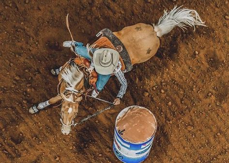 Barrel Racing Aesthetic, Barrel Racing Photos, Barrel Racing Photography, Barrel Racing Tips, Pole Bending, Foto Cowgirl, Rodeo Time, Cute Horse Pictures, Barrel Racing Tack