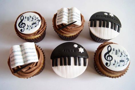 And what goes better with milk than #musical #cupcakes ? - ping previous tweet, Musical Cupcakes, Music Cupcakes, Bolo Musical, Music Themed Cakes, Piano Cakes, Music Cakes, Music Cake, Music Cookies, Fancy Cupcakes