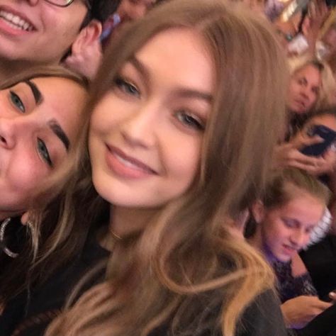 Gigi Hadid Beauty, Angels Beauty, Bella Gigi Hadid, Hadid Sisters, Model Aesthetic, Famous Girls, Model Life, Gigi Hadid, Bella Hadid