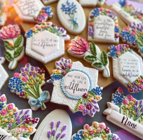 Wildflower Birthday Party, Wedding Cookies Decorated, Flower Sugar Cookies, Royal Iced Cookies, Crazy Cookies, Holiday Cookies Christmas, Sugar Cookie Icing, Wildflower Baby Shower, Bridal Shower Cookies