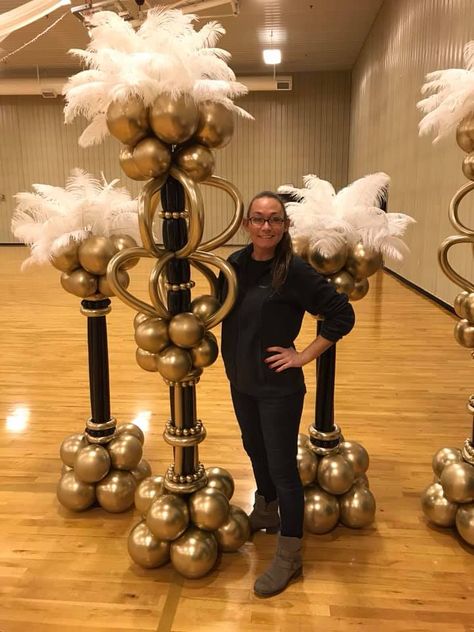 Gatsby Themed Balloon Garland, Gatsby Balloon Arch, Great Gatsby Balloons, Roaring 20s Balloon Decor, Great Gatsby Balloon Decor, Home Made Chandelier Ideas, 1920s Balloon Decorations, Great Gatsby Balloon Garland, Masquerade Balloon Decorations