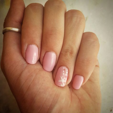 #starfish #nails by me #pinkmanicure 🐳🐙🐚 Short Beach Nails Gel, Starfish Gel Nails, Light Pink Beach Nails, Starfish Nail Designs, Starfish Nails Short, Pink Starfish Nails, Starfish Nails Beach Themes, Summer Nails Starfish, Nails With Starfish