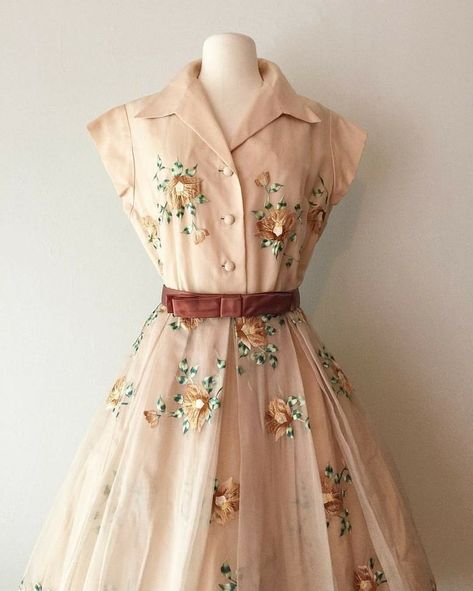 Vintage baby! Robes Vintage, Vintage Dresses 50s, Vintage 1950s Dresses, Vestidos Vintage, 50s Dresses, 1950s Dress, Trend Fashion, Look Vintage, 50s Fashion