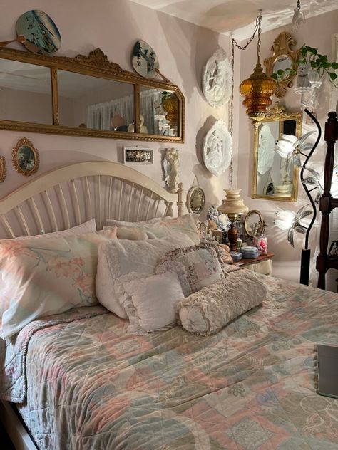 #coquette #coquettebedroom 80s aesthetic #80sbedroom #vintagestyle #vintage #vintageaesthetic #thrifted #thriftedhomedecor Bed Frame Cottage Core, Southern Coquette Aesthetic, Tidy Bedroom Aesthetic, 1950s Bedroom Aesthetic, 50s Room Aesthetic, 50s Bedroom Aesthetic, No Bedframe, Grandma Core Bedroom, Bedroom References