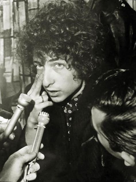 BOB DYLAN Joan Baez, Folk Music, Music Icon, Bob Dylan, Music Stuff, Rolling Stones, Singer Songwriter, Rock N Roll, The Beatles