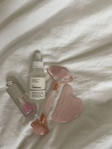 Gua Sha Aesthetic, Beauty Routine Checklist, Dior Lip Glow, Slimmer Face, Beauty Routine Tips, Jade Roller, Face Roller, Hoco Makeup, Pretty Skin Care