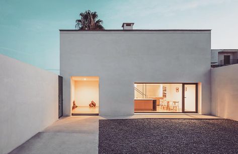 Keep it simple - it lasts longer #patiohouse #albertofacundo #albertofacundoarquitectura #loriguilla #spain #spanisharchitecture… Country Patio, Traditional Foyer, Yard House, House Design Exterior, Spanish Architecture, Casa Patio, Layout Architecture, Patio Interior, Spanish House