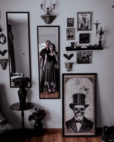 Dark Goth Bedroom Aesthetic, Goth Room With White Walls, Minimal Gothic Decor, Simple Gothic Home Decor, Simple Goth Decor, Gothic Frame Wall, Minimalist Goth Home Decor, Gothic Gallery Wall Ideas, Simple Goth Bedroom