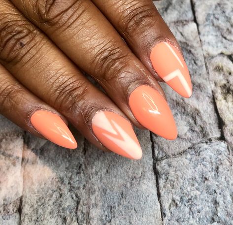 #almondnails #peachnails #mattenails #creamnails Edgy Bob With Bangs, A Bob With Bangs, Ways To Style A Bob, Style A Bob, Nails Cream, Ombre Chrome Nails, Edgy Bob, Plait Braid, Stacked Haircuts