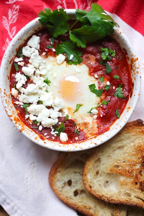 Shakshuka [Single Serving] – Seek Satiation Recipes For One Person, Shakshuka With Feta, Single Serve Meals, One Person Meals, Easy Meals For One, Shakshuka Recipes, Recipes For One, Buzzfeed Tasty, Single Serving Recipes