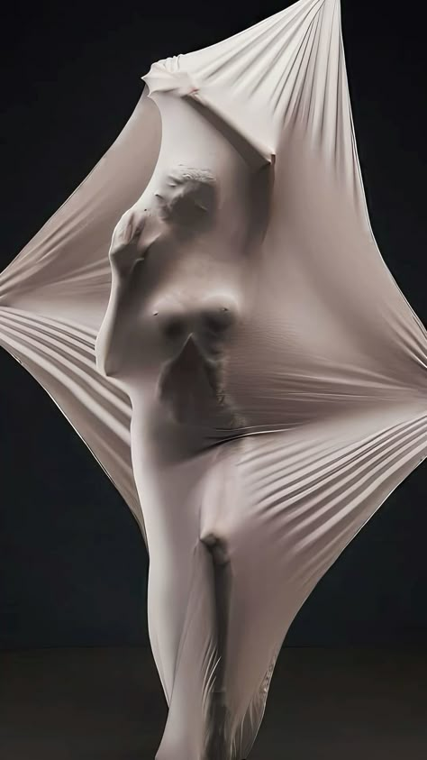 🎨 Distortion Sculpture, Distorted Fashion Photography, Distorted Human Figure Art, Body Distortion, Distorted Mirror Photography, Body Forms, Body References, Studio Portrait Photography, Body Form