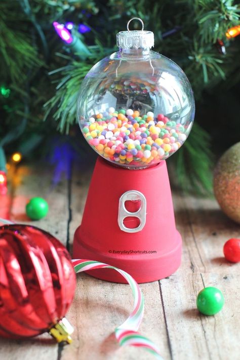 Clay Pot Gumball Machine, Diy Mini Clay Pots, Mini Gumball Machine Diy, Mini Gumball Machine, School Age Crafts, Pots Crafts, Diy Gumball Machine, Bubble Gum Machine, Red Spray Paint