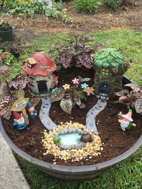 60 beautiful and easy fairy garden ideas for kids 46 Fairy Herb Garden, Fairy Garden Design Ideas, Herb Garden Ideas, Tattoo Plant, Fairy Garden Ideas, Fairy Garden Designs, Alpine Plants, Poisonous Plants, Garden Types