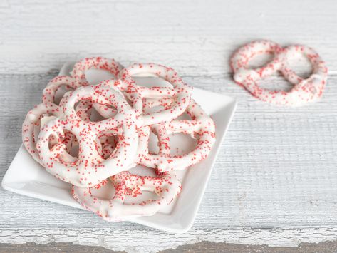 Yogurt Covered Pretzels - Stonyfield Diy Yogurt Pretzels, Healthy Yogurt Covered Pretzels, Diy Yogurt Covered Pretzels, Yogurt Pretzel Recipe, Fancy Pretzels, Yogurt Covered Pretzels Recipe, Yogurt Dipped Pretzels, Lite Snacks, National Pretzel Day