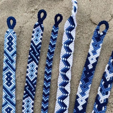 Blue Bracelet Ideas, Embroidery Thread Bracelets, Brazilian Bracelet, Big Bracelets, Diy Bracelets With String, String Bracelet Patterns, Friendship Bracelet Patterns Easy, Bracelet Packaging, Embroidery Bracelets