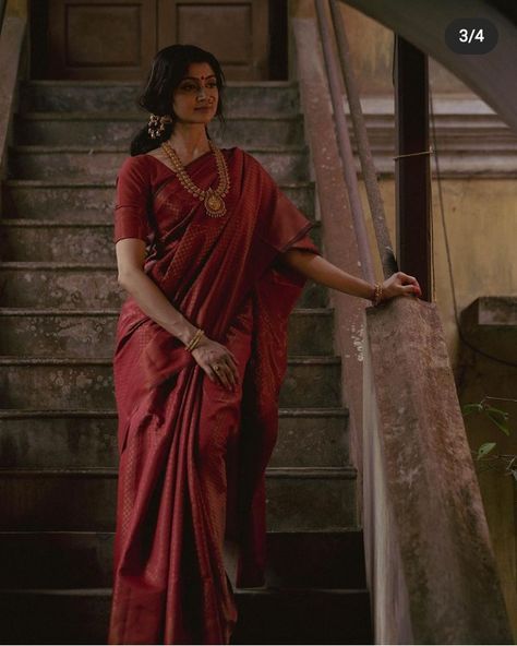 Red Saree Aesthetic Vintage, South Indian Bride Aesthetic, Indian Women Aesthetic Outfits, Vintage Saree Photoshoot, Vintage Indian Aesthetic, Aesthetic Potrait, South Indian Aesthetic, Tamil Aesthetic, Bengali Aesthetic