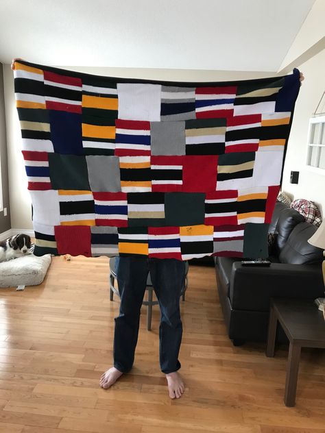 Everyone needs a hockey sock blanket Hockey Socks Crafts Upcycling, Surprise Hockey, Hockey Quilt, Hockey Nursery, Hockey Room Decor, Hockey Tips, Hockey Boy, Hockey Diy, Hockey Crafts