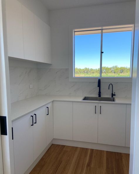 A scullery is a great place for extra space when creating dishes for the whole family! How would you style your scullery? 🤩 🏠 👷 #DavidreidhomesGriffith #DAVIDREIDHOMESAUSTRALASIA #BeaumontTiles #Bunnings #Caesarstonbenchtops #Dulux #polytech #Reece #Velux #Wetseal #Stunning #timberfloors #matteblackfinishes #marblesplashback Bunnings Kitchen, Beaumont Tiles, Kitchen Benches, Butler's Pantry, Kitchen Inspirations, Great Places, The Whole, Kitchen Cabinets, Flooring