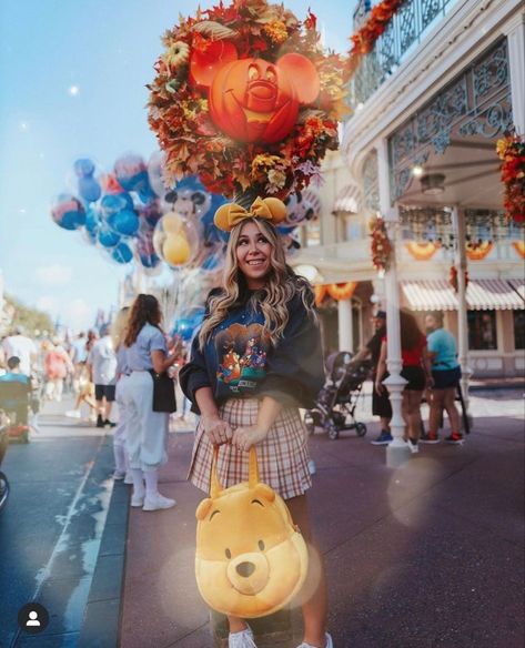 Disney World Photo Ideas, Disney Poses, Disney Picture Ideas, Disney World Halloween, Plus Size Disney, Halloween Travel, Disney Photo Ideas, Disney World Pictures, Disney World Outfits