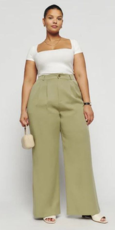 10 Plus Size Brands to Know - Alexa Webb Elevated Basics Plus Size, Dark Pants Outfit, Professional Outfits Women Plus Size Work Wear, Plus Size Trousers Outfit, Wide Leg Pants Outfit Plus Size, Plus Size Wide Leg Pants Outfit, Chubby Outfits, Office Lookbook, Plus Size Photo Poses