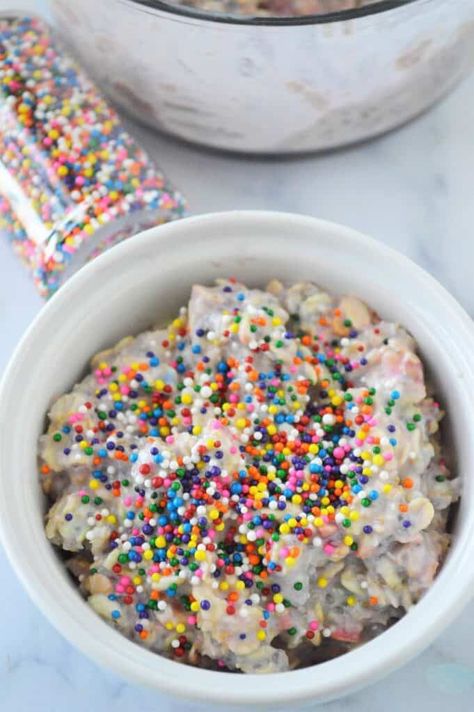 Are Overnight Oats Healthy, Breakfast For Busy Mornings, Confetti Cake, Oats Recipe, Vanilla Greek Yogurt, Vanilla Almond Milk, Funfetti Cake, Dried Apples, Overnight Oats Recipe