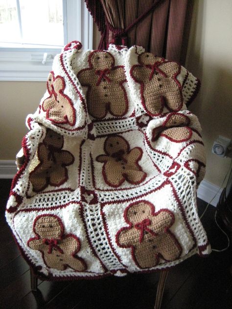 Crochet Gingerbread Blanket, Crochet Gingerbread Man, Crochet Gingerbread, Repeat Crafter Me, Crochet Blanket Designs, Valentines Crochet, Crochet Quilt, Holiday Crochet, Manta Crochet