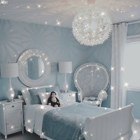 Sky Blue Room Ideas Bedroom Aesthetic, Light Blue Room Aesthetic Decor, Blue Room Ideas For Girls Teen Bedroom, Light Blue Walls Bedroom Aesthetic, Teenage Girl Bedrooms Blue, Light Blue Bedroom Ideas For Women, Blue Girly Bedroom, Blue Themed Bedroom Aesthetic, Girls Light Blue Bedroom Ideas