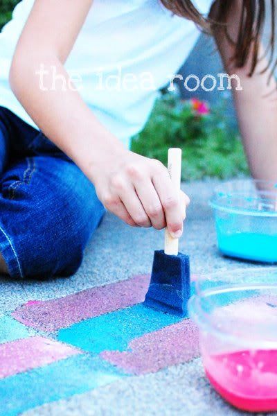 sidewalk chalk paint Homemade Crayons, Sidewalk Chalk Paint, Sidewalk Paint, Chalk Paint Recipe, Sidewalk Chalk Art, Idea Room, Sidewalk Chalk, Loose Parts, Therapy Activities