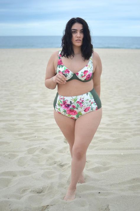 Nadia Aboulhosn Nadia Aboulhosn, Pear Shaped Women, Giovanna Battaglia, Anna Dello Russo, Plus Size Swim, Beautiful Mermaids, Plus Size Beauty, Sarah Jessica Parker, Plus Size Swimsuits