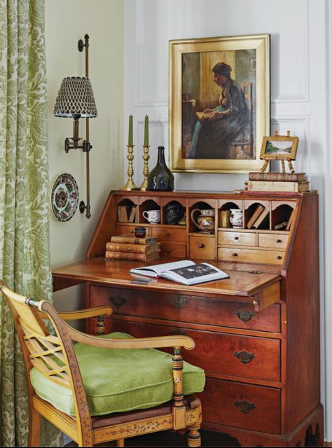 Writing Bureau Living Room, Antique Mail Desk, Secretary Desk Decor Ideas, Roll Top Desk Decorating Ideas, Old Money Office Decor, Vintage Desk Ideas, Writing Desk Aesthetic, Vintage Desk Setup, Old Fashioned Desk