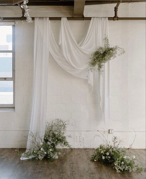 Linen Wedding Backdrop, Draped Fabric Backdrop, Wedding Photo Walls, Photography Studio Design, Fern Wedding, Photography Backdrops Diy, Romantic Backdrop, Wedding Ceremony Backdrop, Diy Backdrop