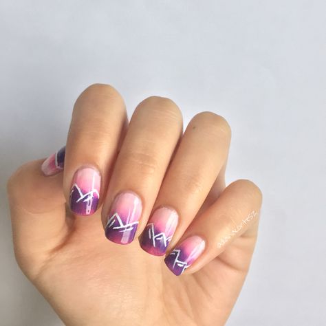 Nail Art Designs Mountains, Vacation Nails Mountains, Alaska Vacation Nails, Mountain Nails Simple, Mountain Nail Ideas, Mountain Nails Designs Art, Nail Art Mountains, Mountain Nail Art Design, Alaska Nails Ideas