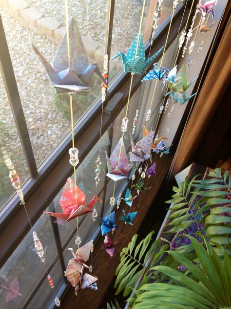 Origami Wind Chimes, Paper Crane Decoration Bedroom, Paper Cranes Decor, Paper Crane Crafts, Paper Strings Decor, Paper Crane Chain, Paper Crane Ceiling, Paper Crane Decoration, Paper Crane Room Decor