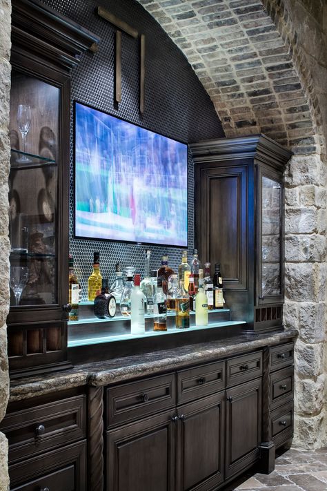 Luxury Bar Design, Bar Lounge Room, Bar Renovation, Building A Home Bar, Basement Bar Plans, Whiskey Room, House Mediterranean, Home Bar Rooms, Modern Home Bar