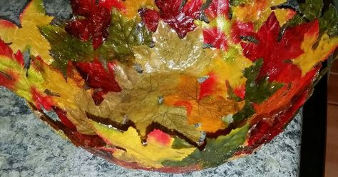 Leaves are from Dollar Tree Cover glass bowl with plastic wrap. Put leaves on bowl one at a time, brush with Mod Podge. Once bowl is covered with leaves, brush… Decorative Mesh Wreaths, Borax Crystals, Diy Leaf, Paper Mache Bowls, Diy Leaves, Leaf Bowl, Diy Bowl, Old Baskets, One At A Time