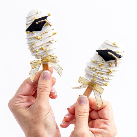 Graduation Cakesicles - Sweet E's Bake Shop Graduation Cake Popsicles, Graduation Cakesicles Ideas, Graduation Chocolate Ideas, Graduation Party Table Ideas, Graduation Sweet Table Ideas, Black And Gold Graduation Party Ideas, Graduation Cakesicles, Graduation Treat Table, Grad Party Desserts