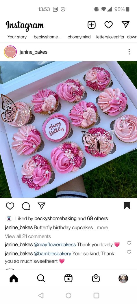 Cupcake Nozzle, Pink Cupcakes Birthday, Hot Pink Cupcakes, Barbie Cupcakes, Barbie Pool Party, Silver Cupcakes, Hot Pink Birthday, Fancy Cupcakes, Pretty Cupcakes