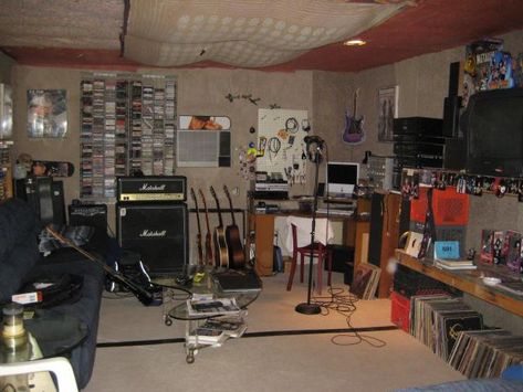 Garage Bands Music Garage Studio, Garage Band Setup, Garage Astethic, Garage Music Studio Ideas, Home Band Room, 90s Garage Band Aesthetic, Garage Band Room, Basement Band Aesthetic, Rock Band Room