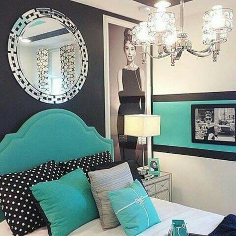 Audrey Hepburn Decor                                                                                                                                                      More Audrey Hepburn Decor, Apartment Decorating Black, Trendy Apartment, Trendy Diy, Bedroom Black, Black And White Decor, Trendy Bathroom, Trendy Bedroom